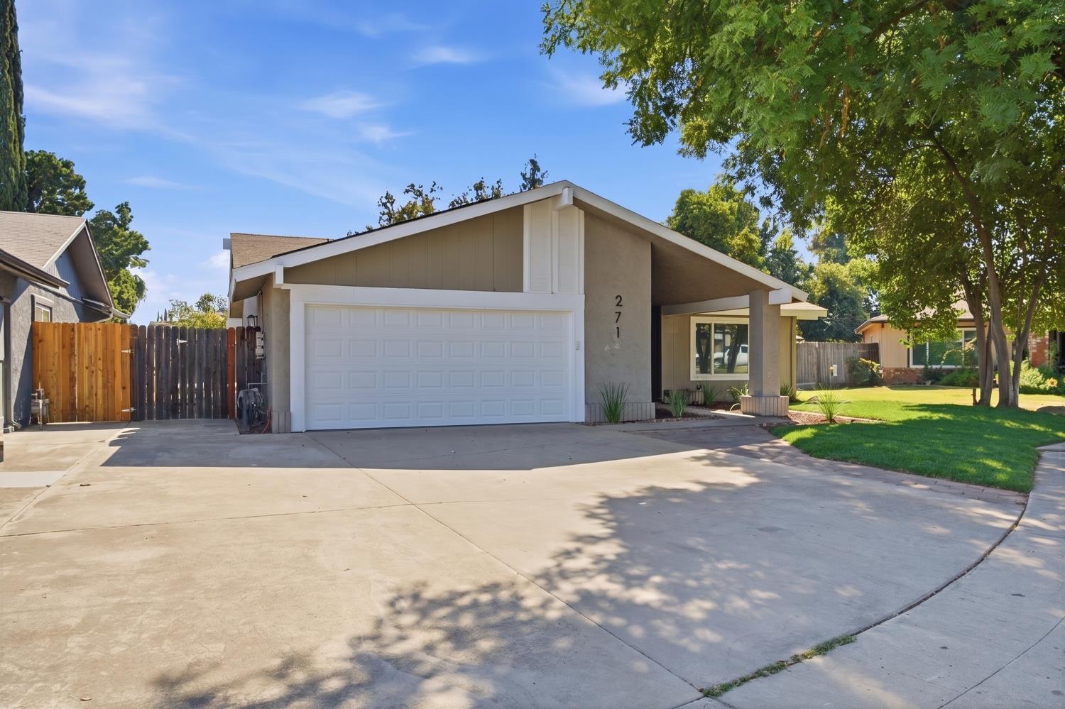 271 W Paul Ave, Fresno, CA 93704
