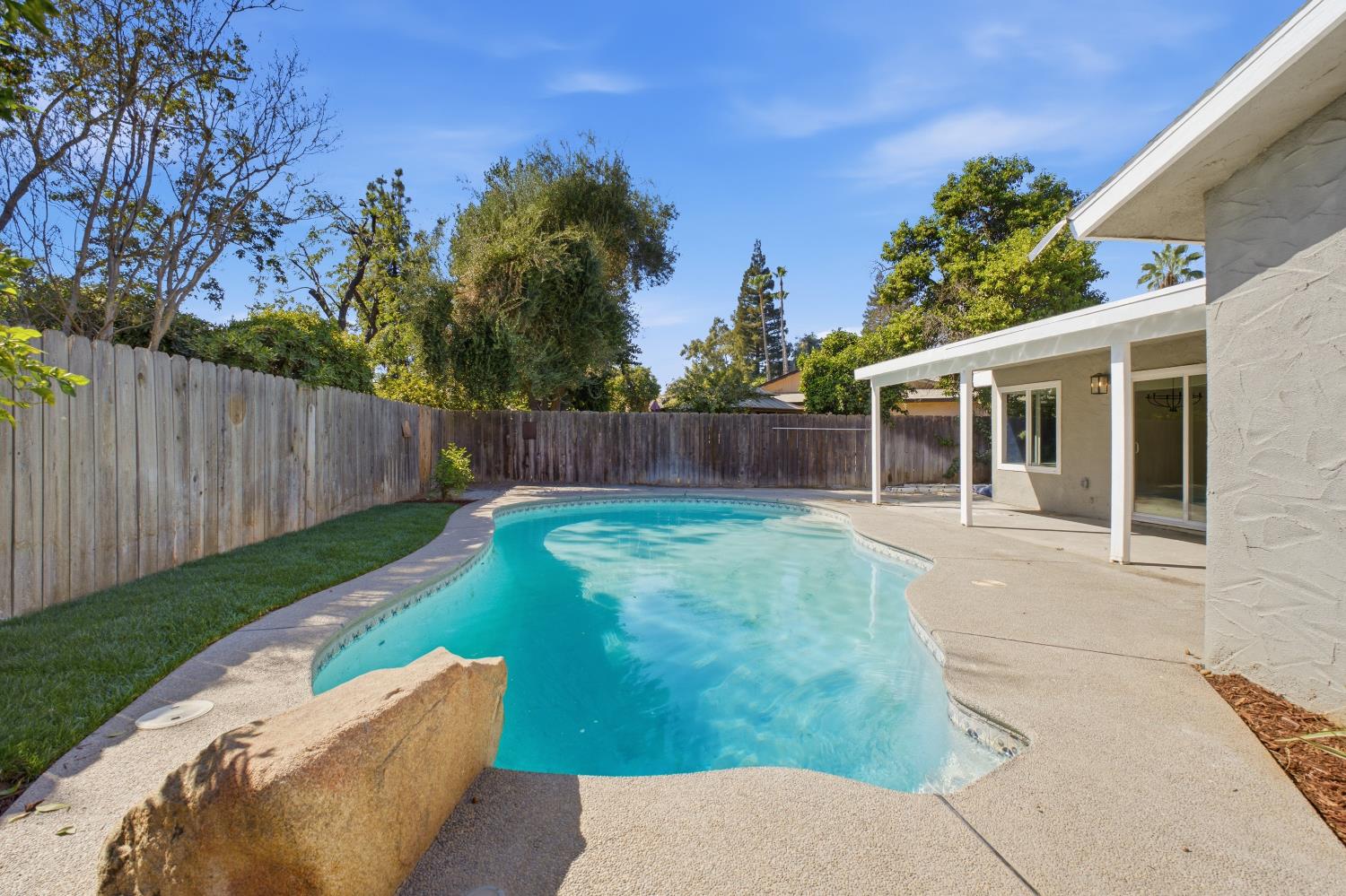 271 W Paul Ave, Fresno, CA 93704
