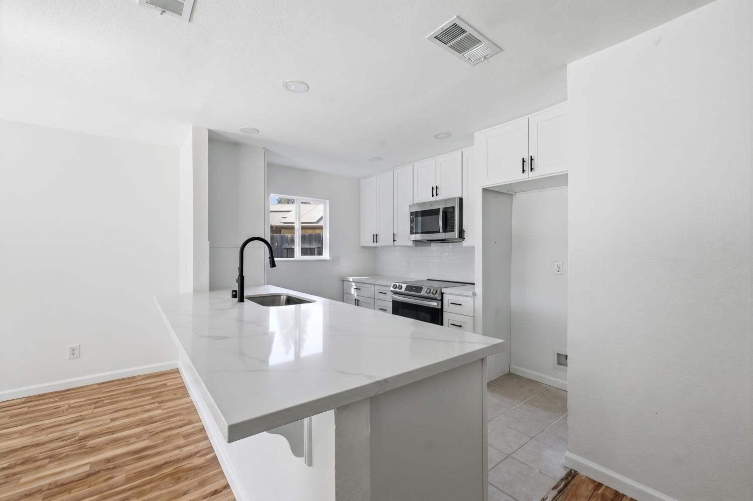 271 W Paul Ave, Fresno, CA 93704