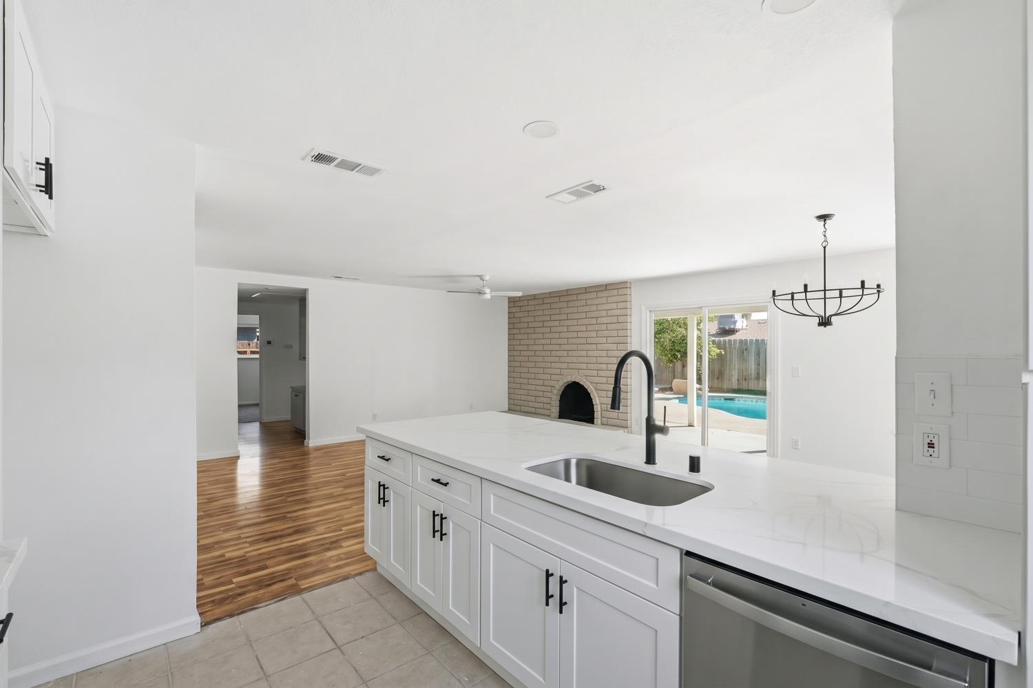 271 W Paul Ave, Fresno, CA 93704