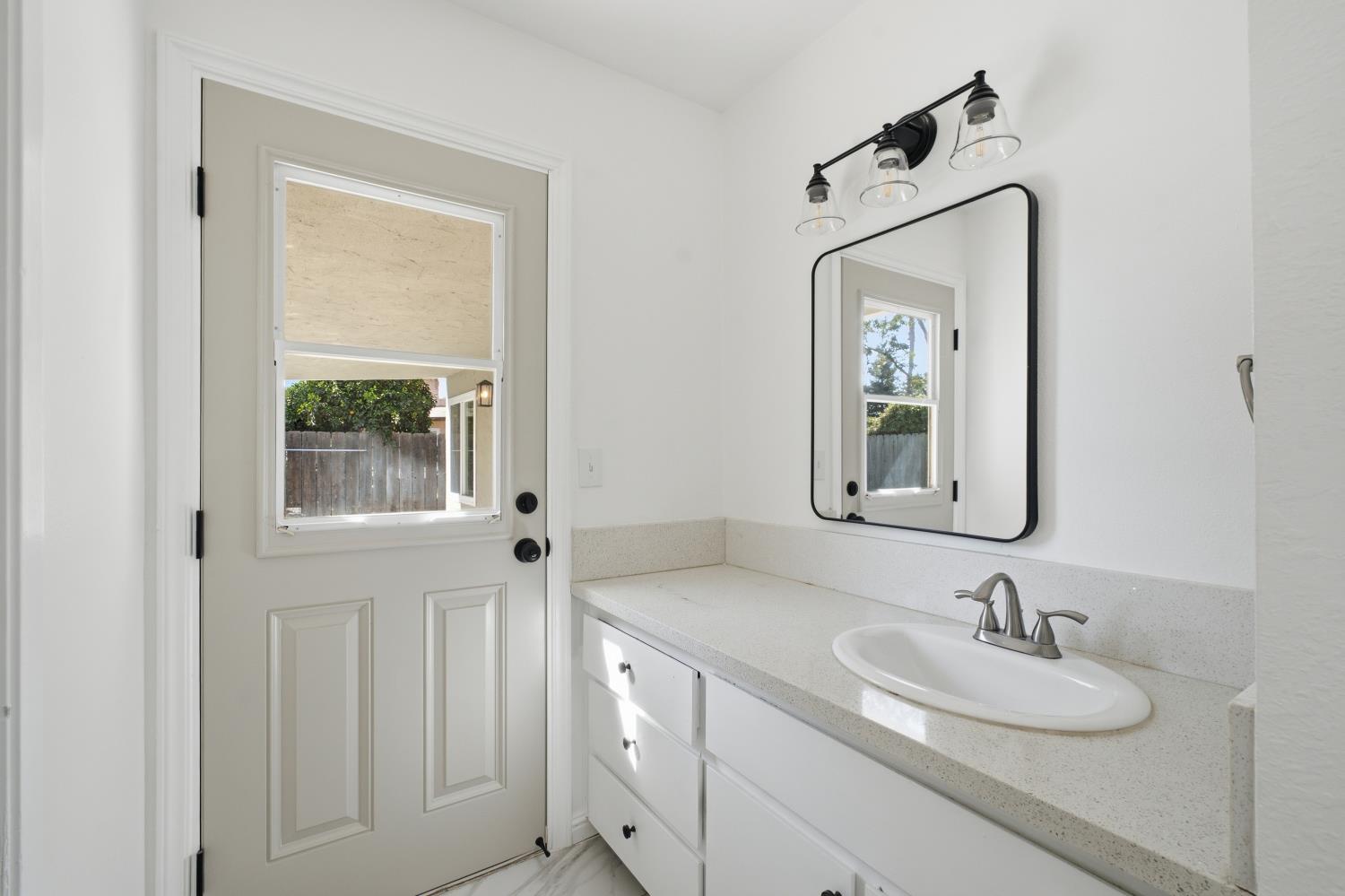 271 W Paul Ave, Fresno, CA 93704