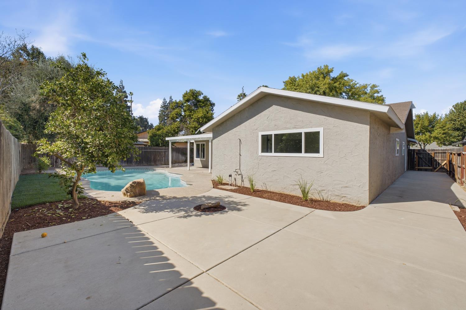 271 W Paul Ave, Fresno, CA 93704