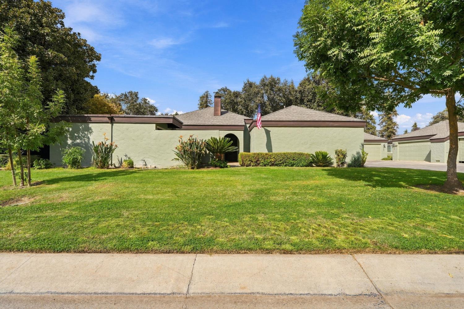 2950 W Border Links Dr, Visalia, CA 93291