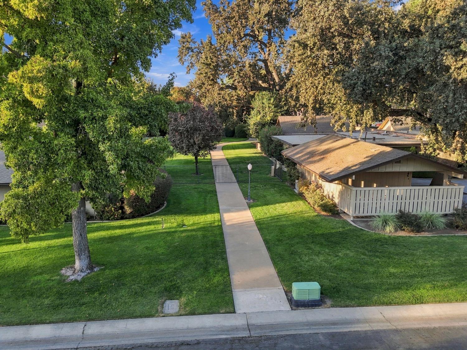 2950 W Border Links Dr, Visalia, CA 93291