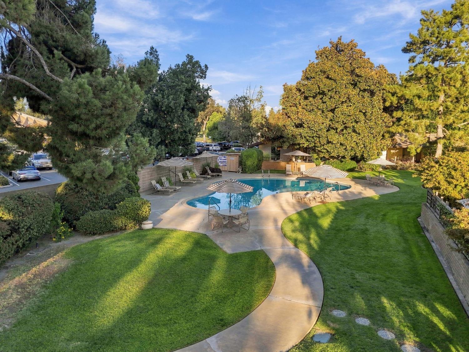 2950 W Border Links Dr, Visalia, CA 93291