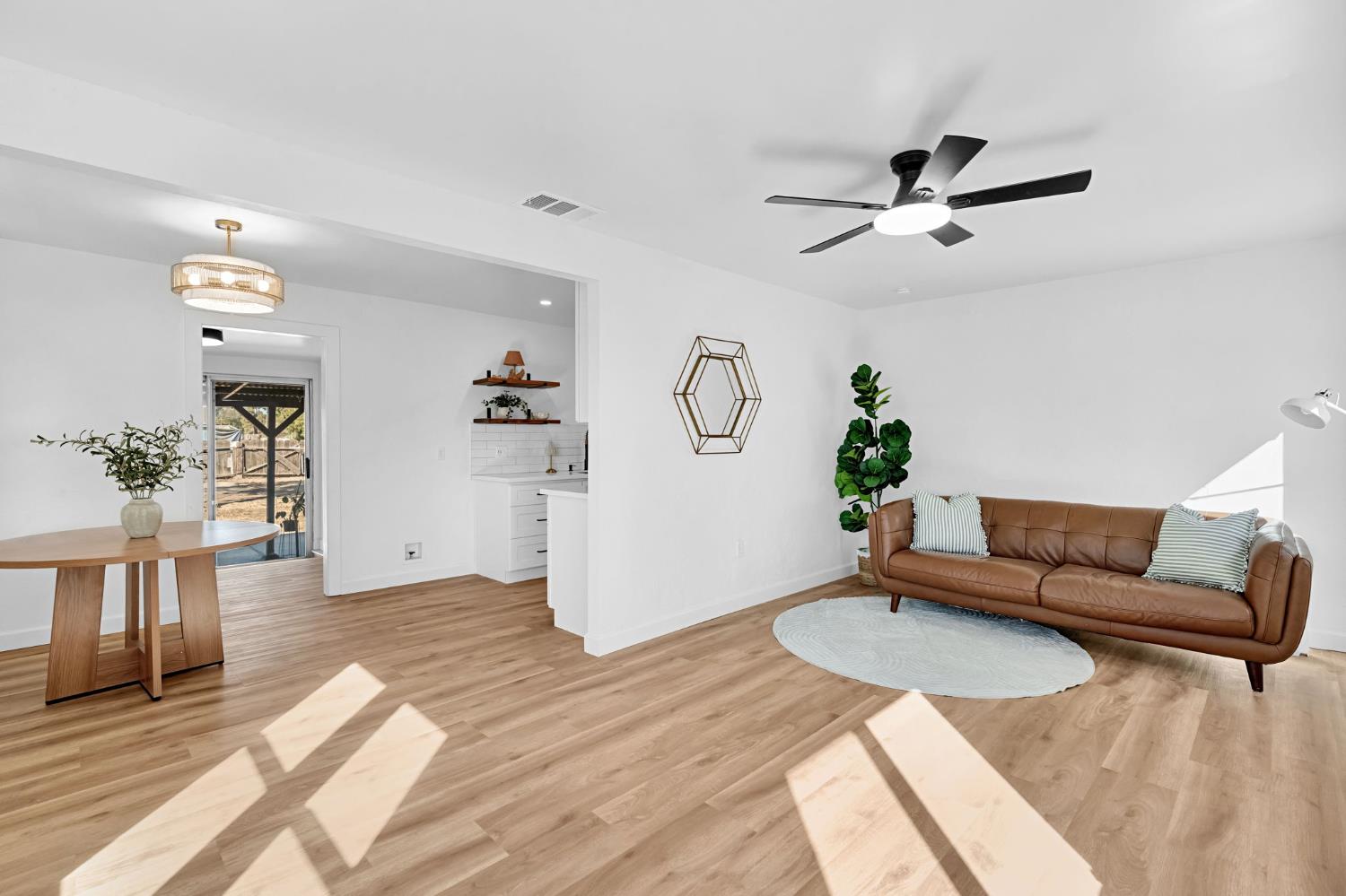 11436 Jones St, Hanford, CA 93230