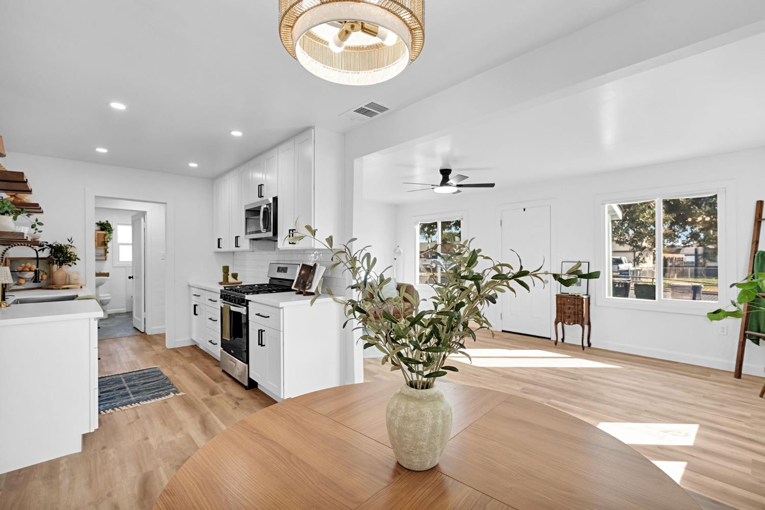 11436 Jones St, Hanford, CA 93230