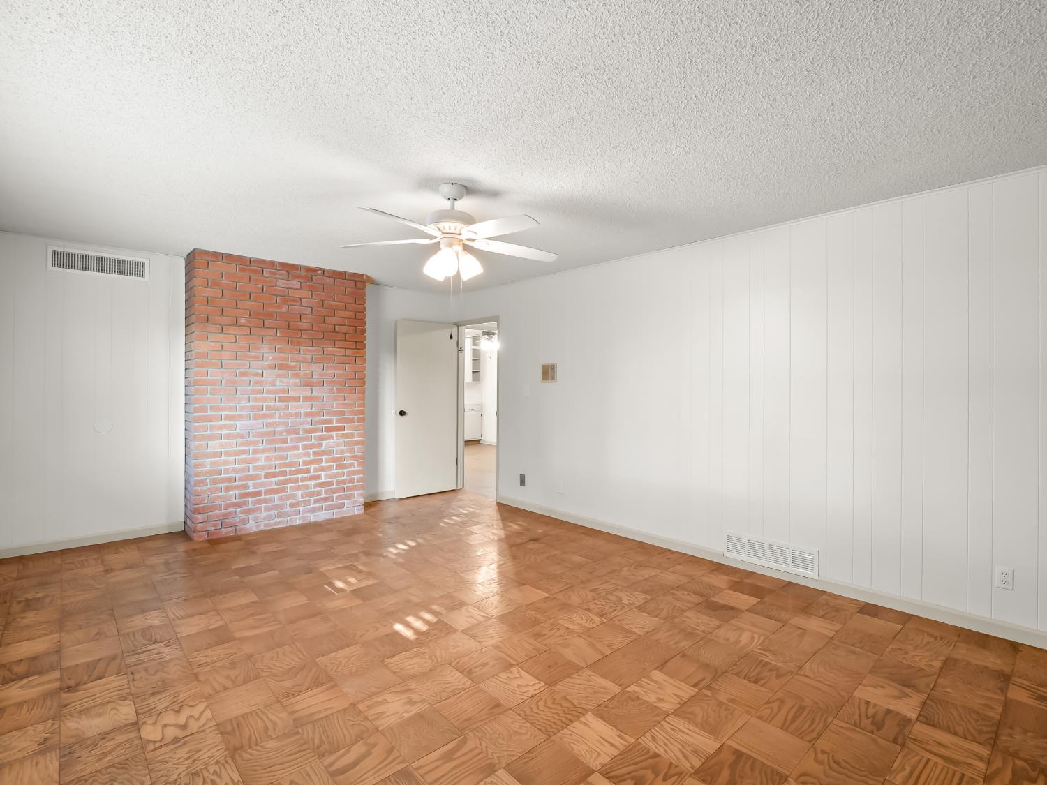 6167 N Millbrook Ave, Fresno, CA 93710