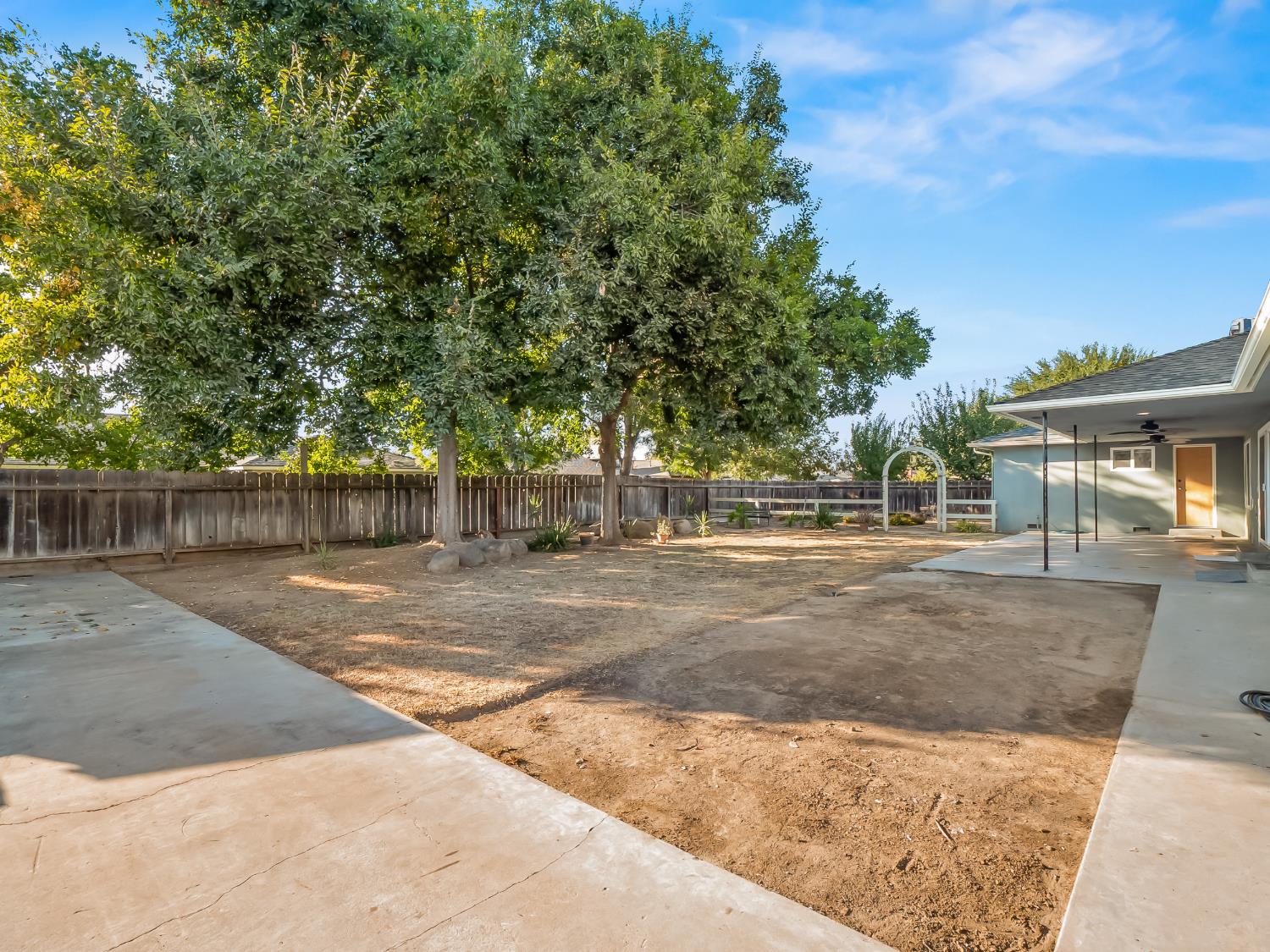 6167 N Millbrook Ave, Fresno, CA 93710