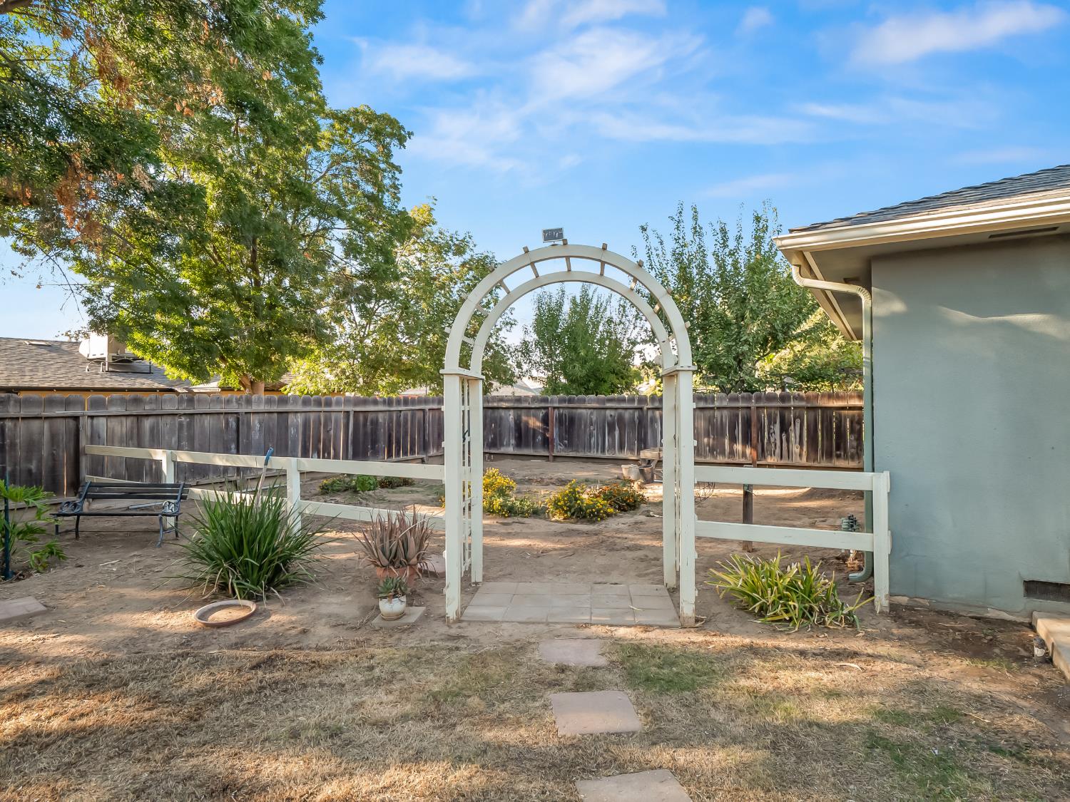 6167 N Millbrook Ave, Fresno, CA 93710