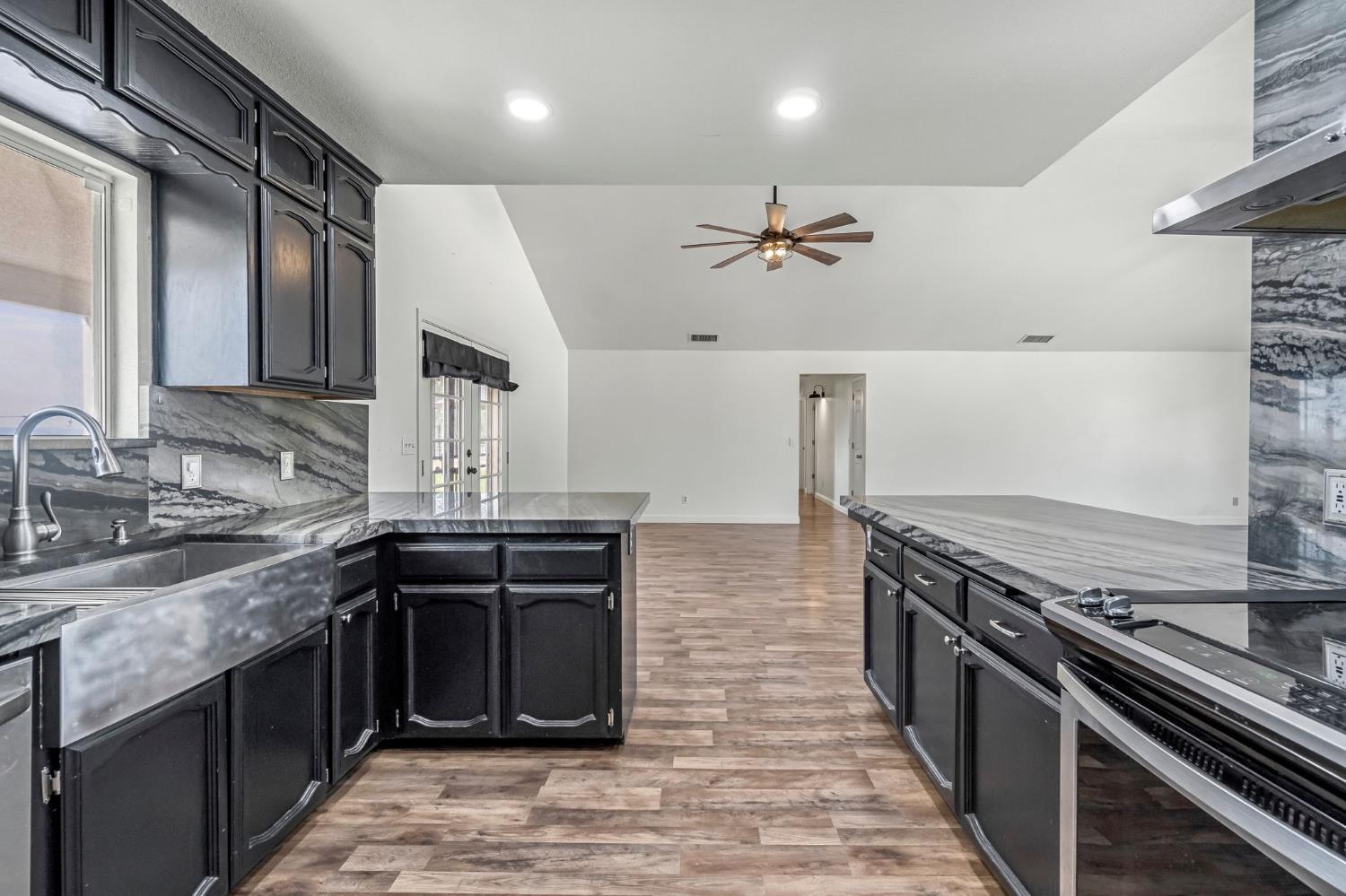 30833 Pennyroyal Ln, Prather, CA 93651