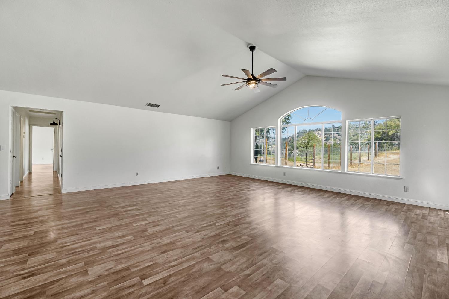30833 Pennyroyal Ln, Prather, CA 93651