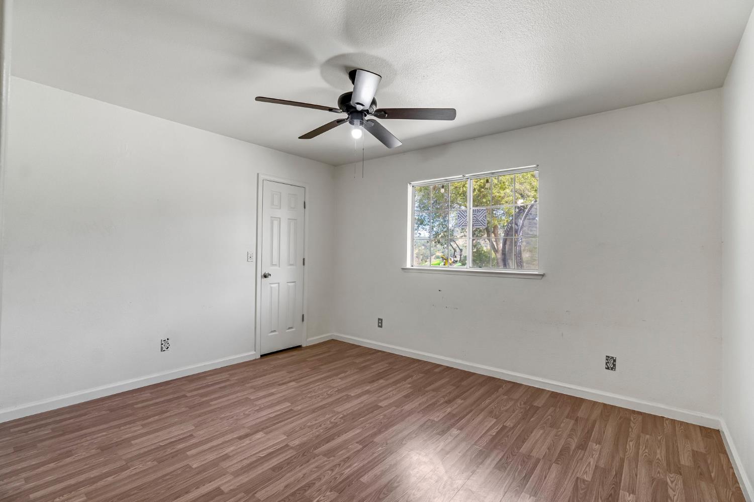 30833 Pennyroyal Ln, Prather, CA 93651