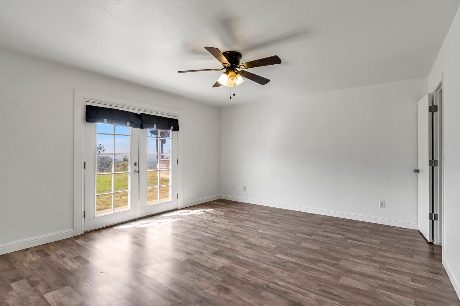 30833 Pennyroyal Ln, Prather, CA 93651