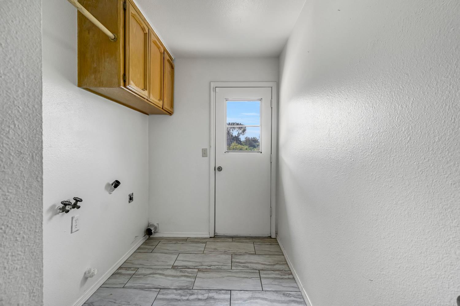 30833 Pennyroyal Ln, Prather, CA 93651