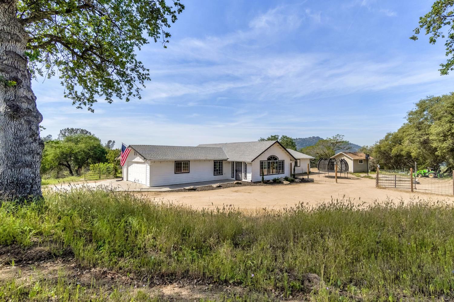30833 Pennyroyal Ln, Prather, CA 93651