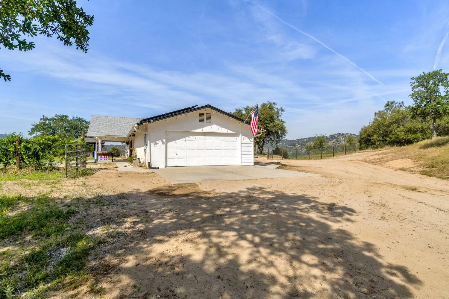 30833 Pennyroyal Ln, Prather, CA 93651
