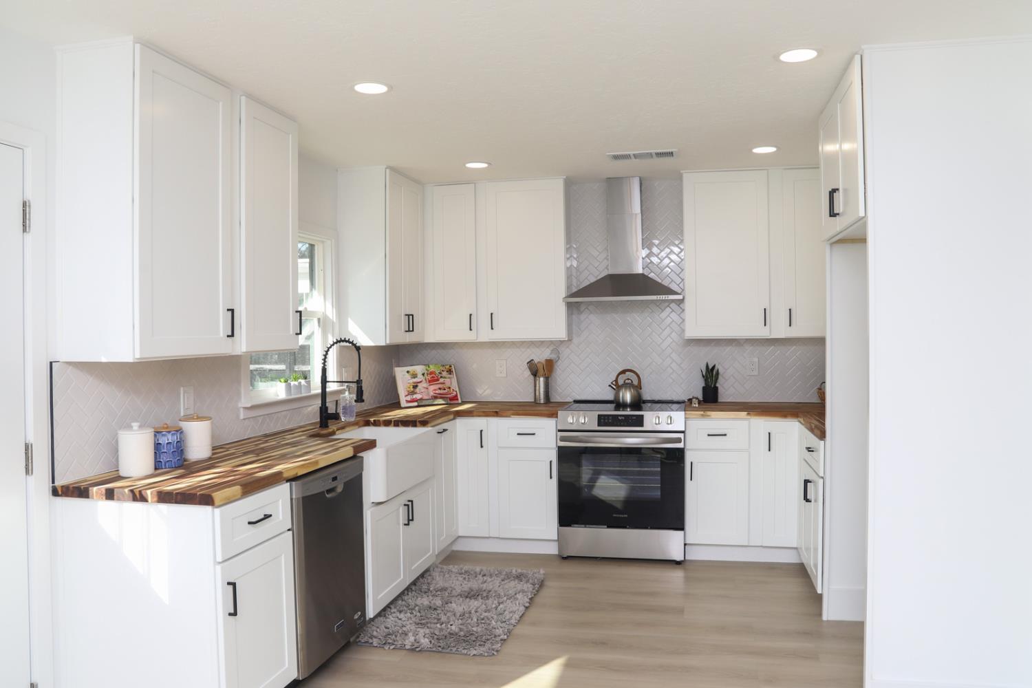 19637 E American Ave, Reedley, CA 93654