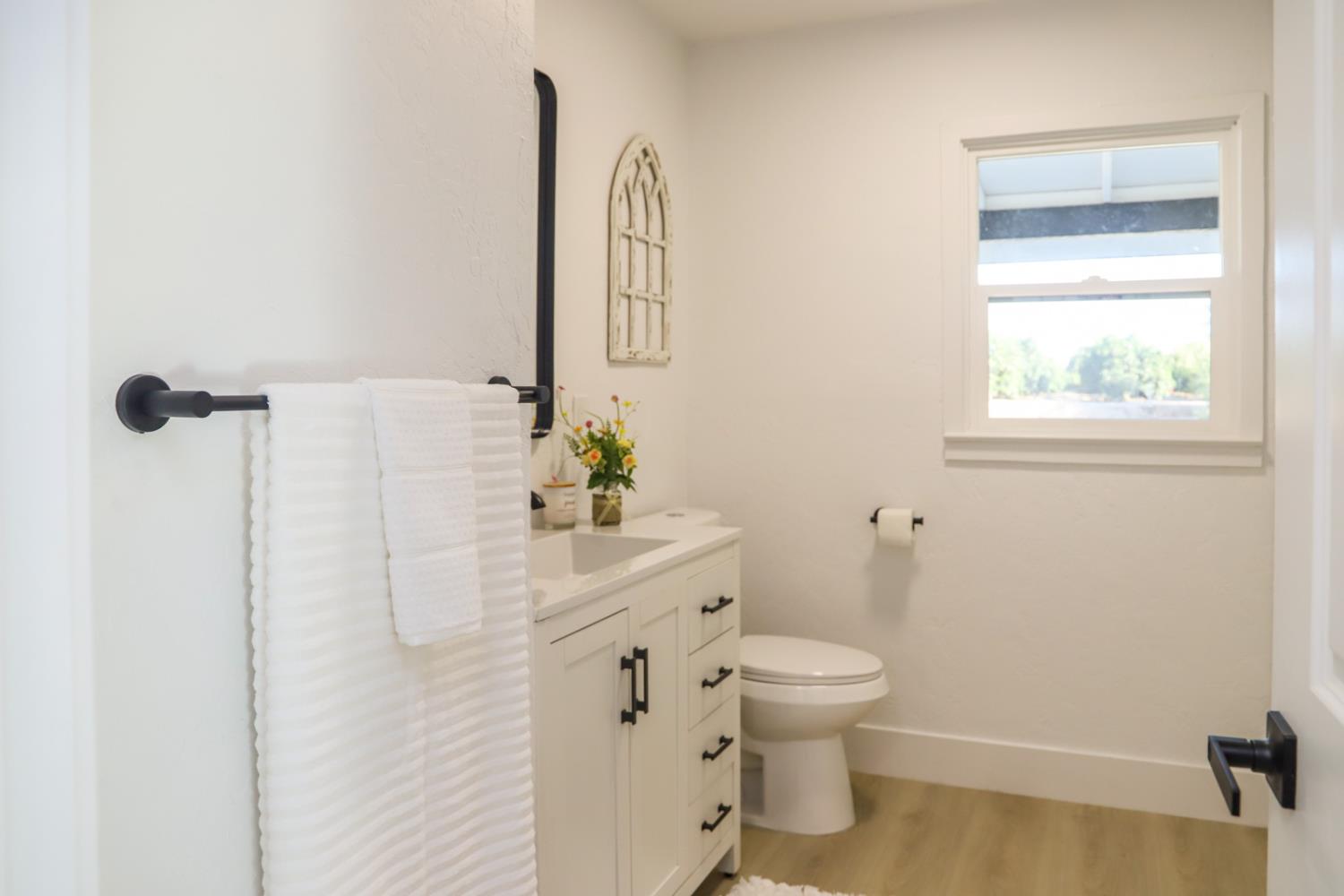 19637 E American Ave, Reedley, CA 93654