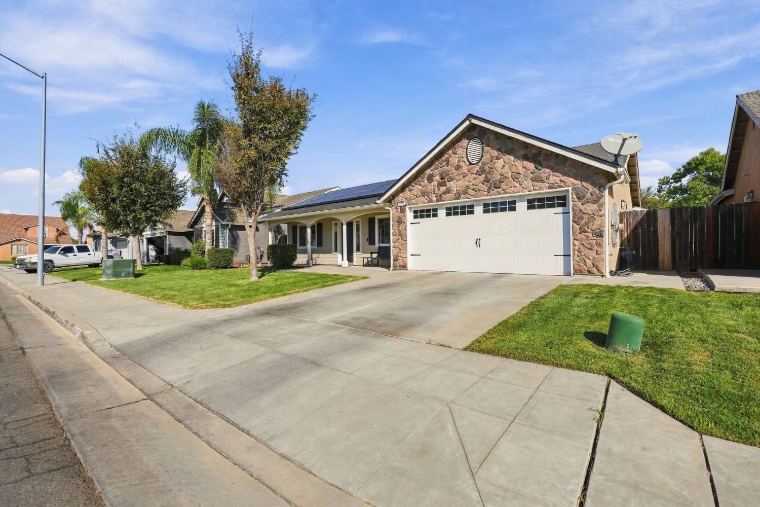 6592 E Orleans Ave, Fresno, CA 93727