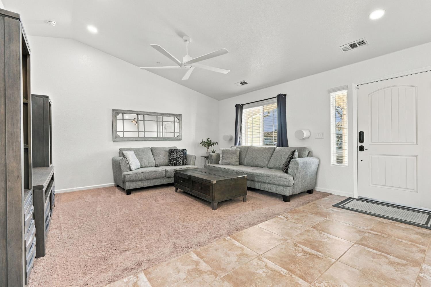 6592 E Orleans Ave, Fresno, CA 93727
