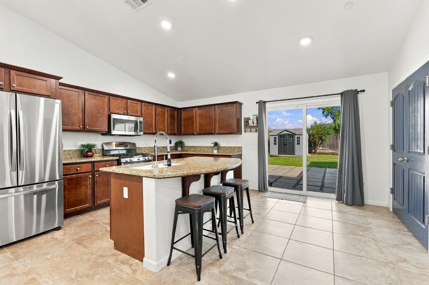 6592 E Orleans Ave, Fresno, CA 93727