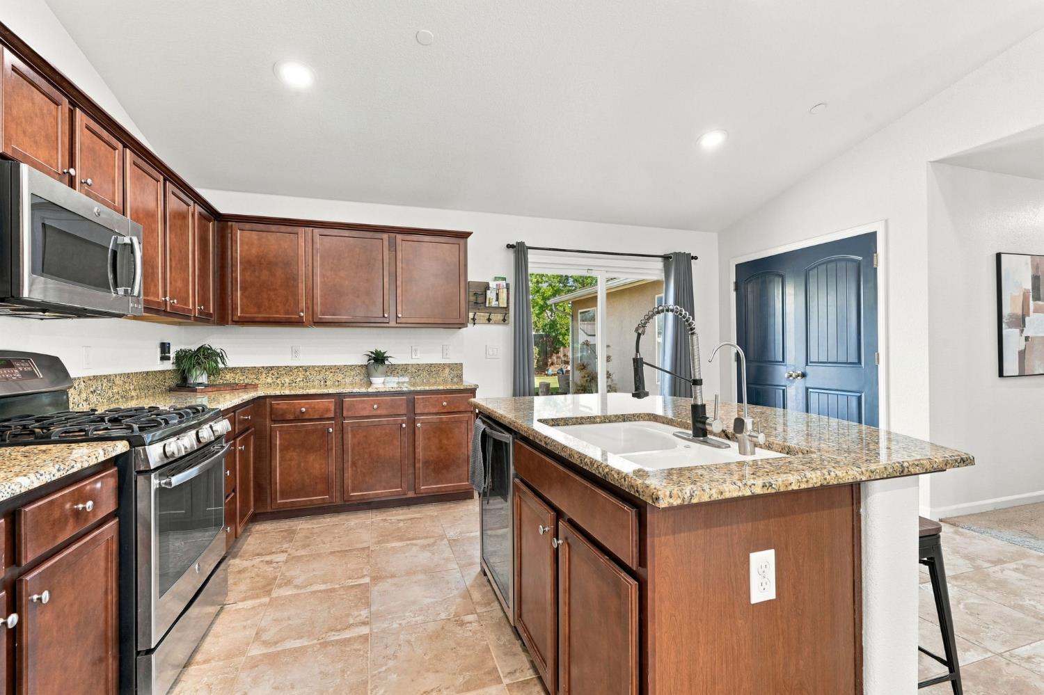 6592 E Orleans Ave, Fresno, CA 93727