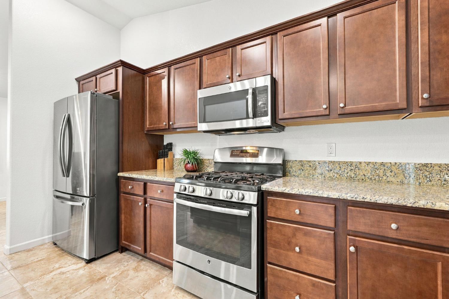 6592 E Orleans Ave, Fresno, CA 93727