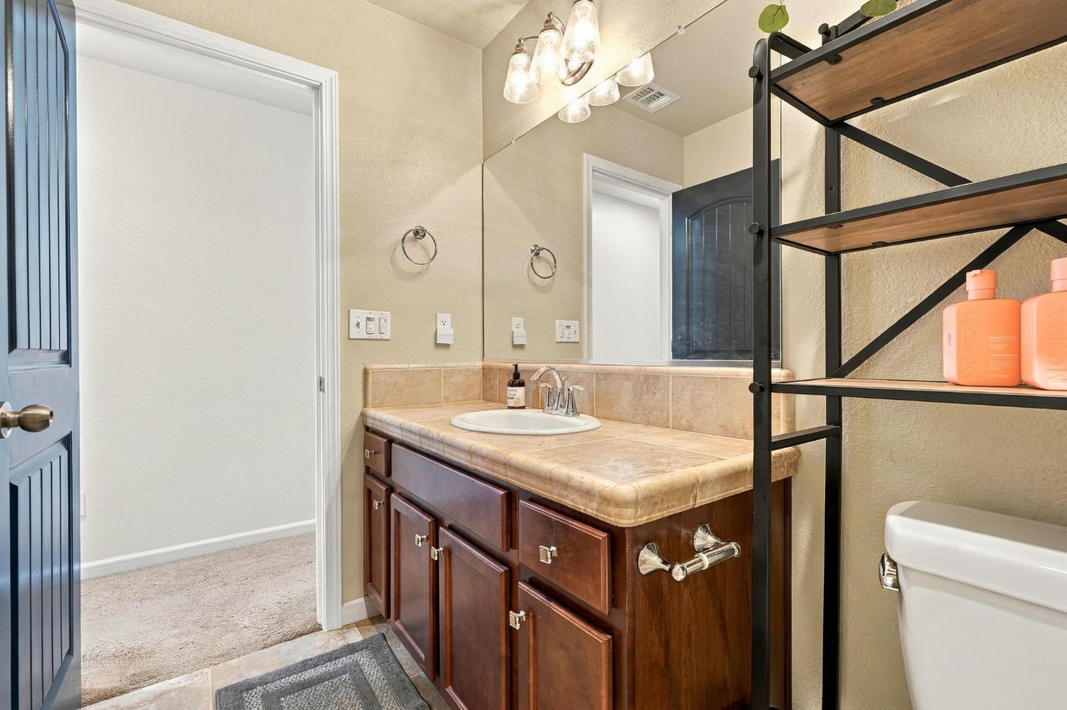 6592 E Orleans Ave, Fresno, CA 93727