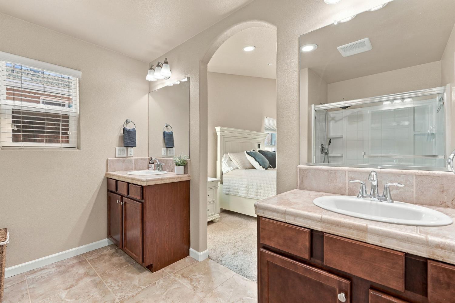 6592 E Orleans Ave, Fresno, CA 93727