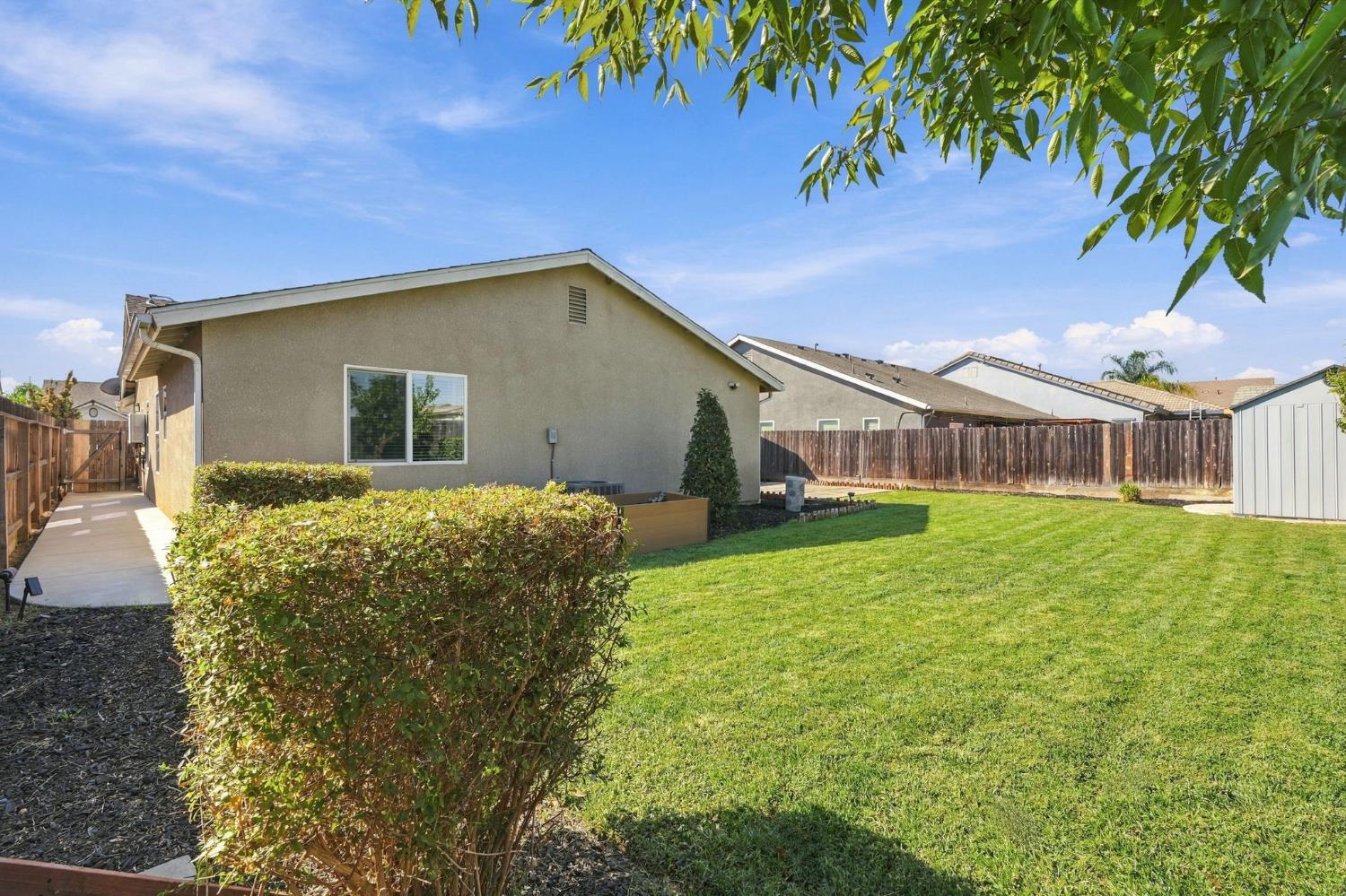 6592 E Orleans Ave, Fresno, CA 93727