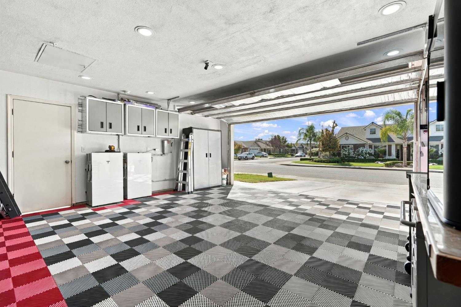 6592 E Orleans Ave, Fresno, CA 93727