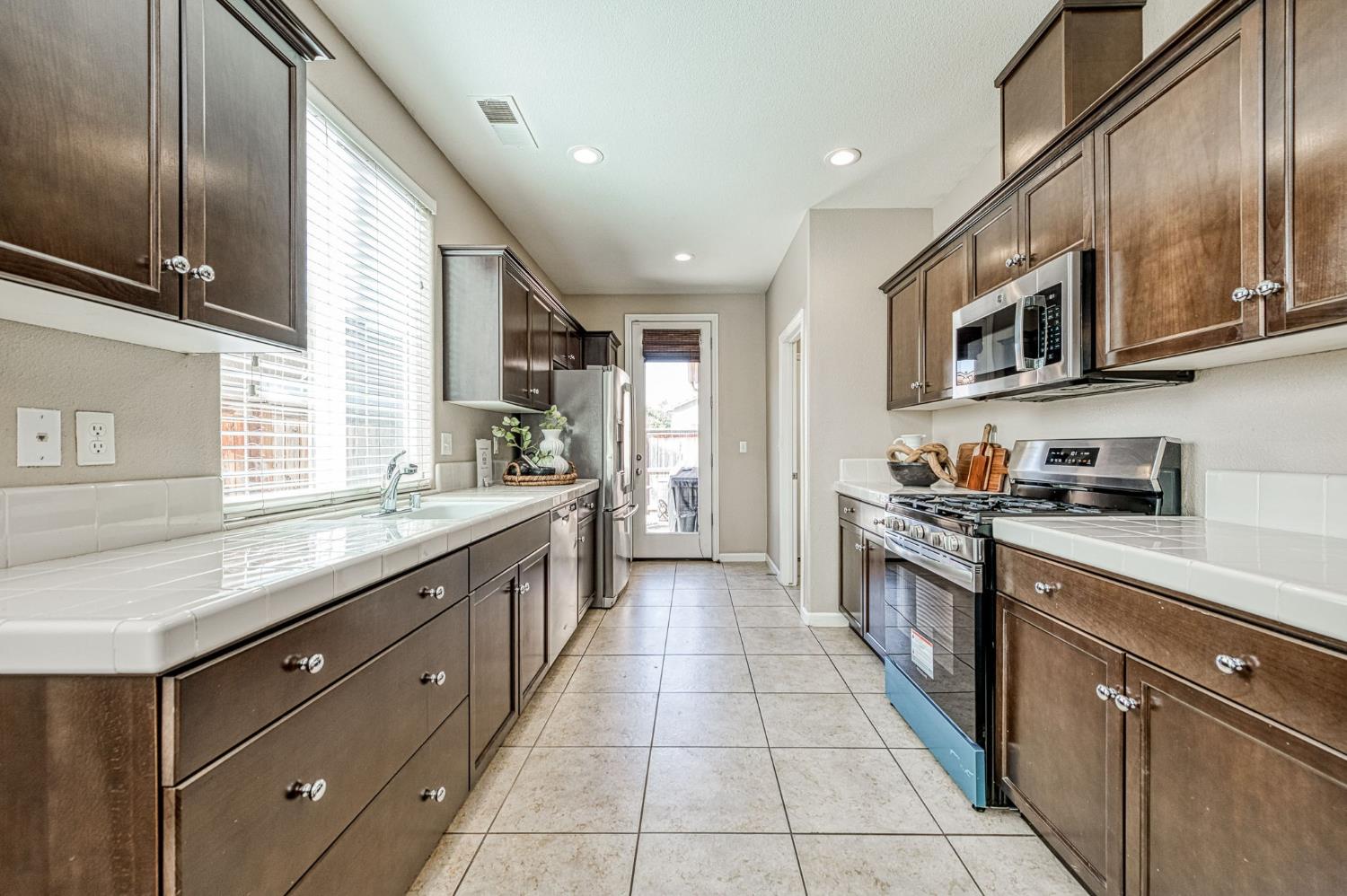 3911 Heritage Ave, Clovis, CA 93619