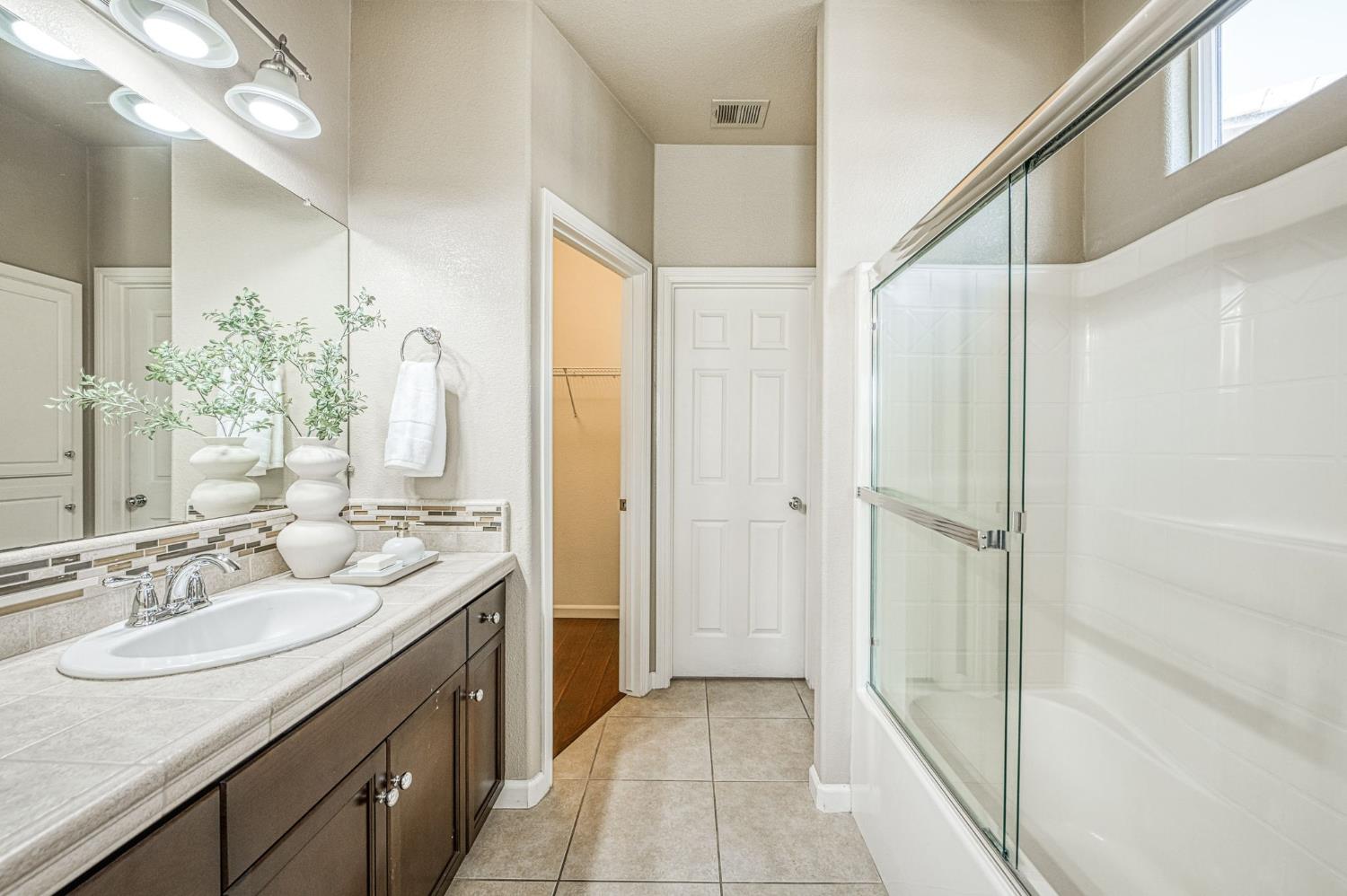 3911 Heritage Ave, Clovis, CA 93619