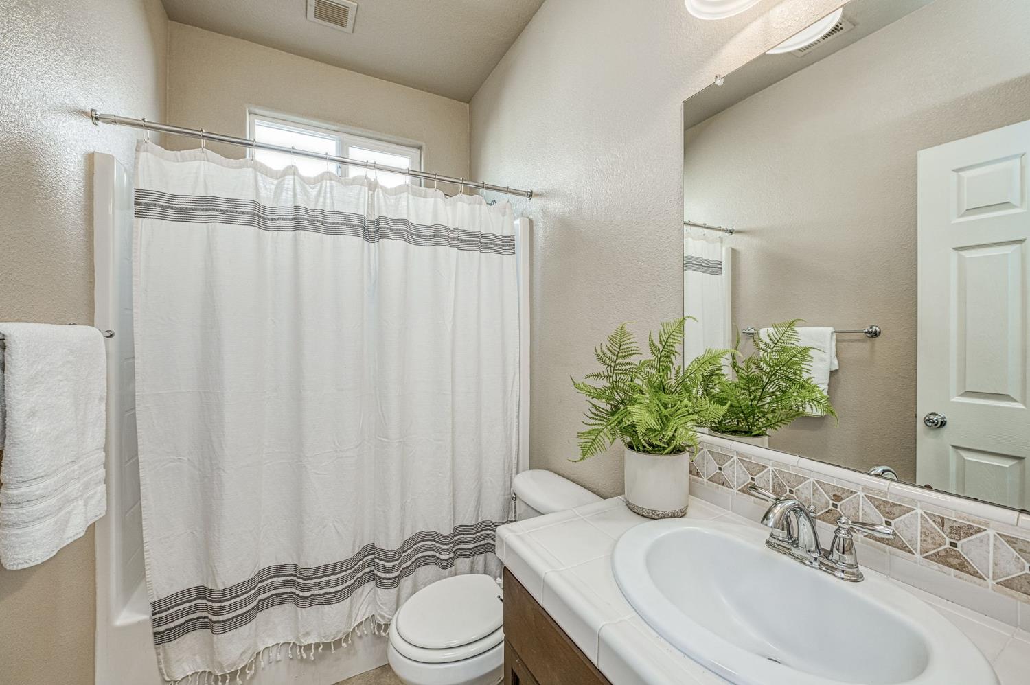 3911 Heritage Ave, Clovis, CA 93619