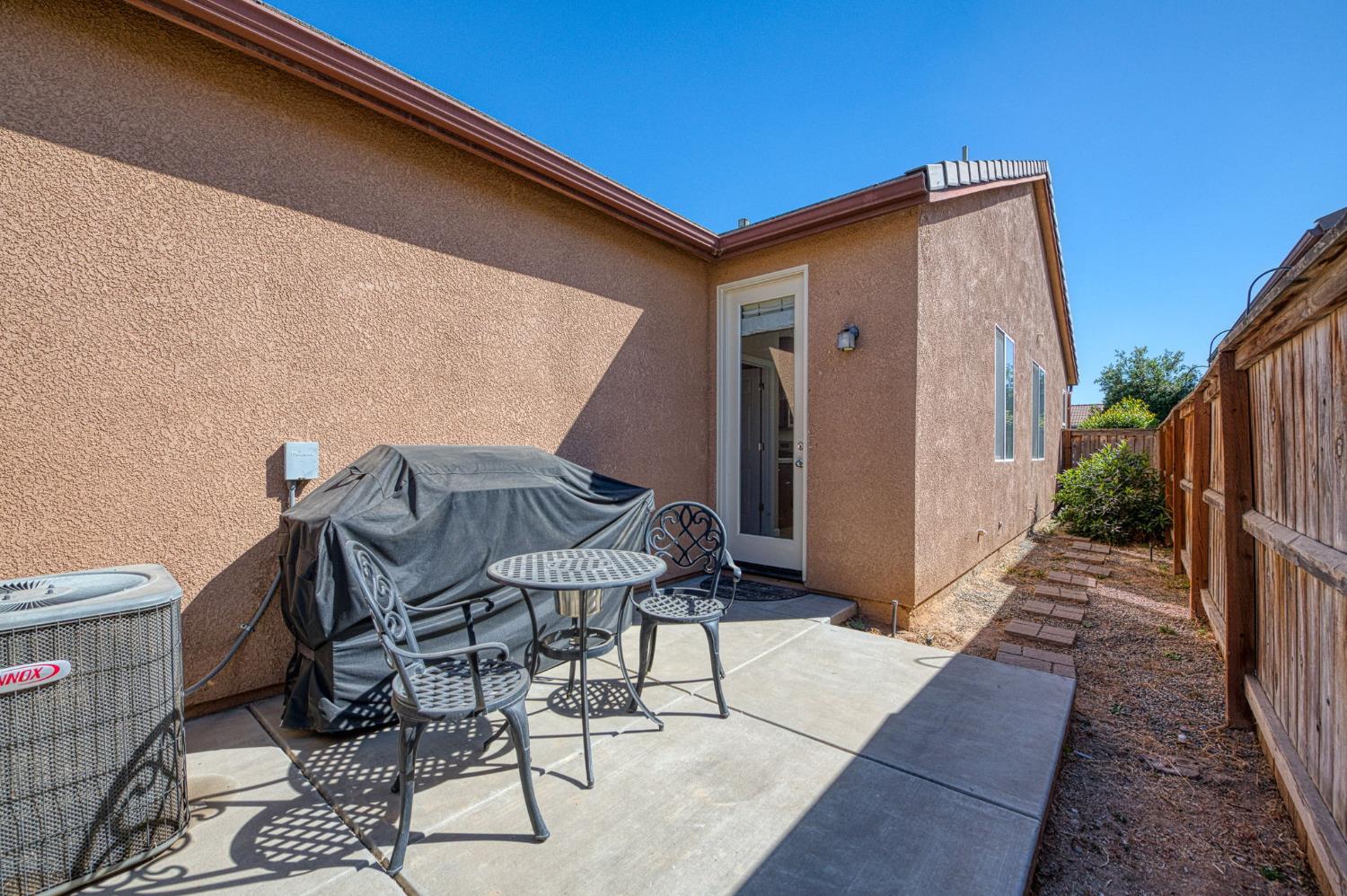 3911 Heritage Ave, Clovis, CA 93619