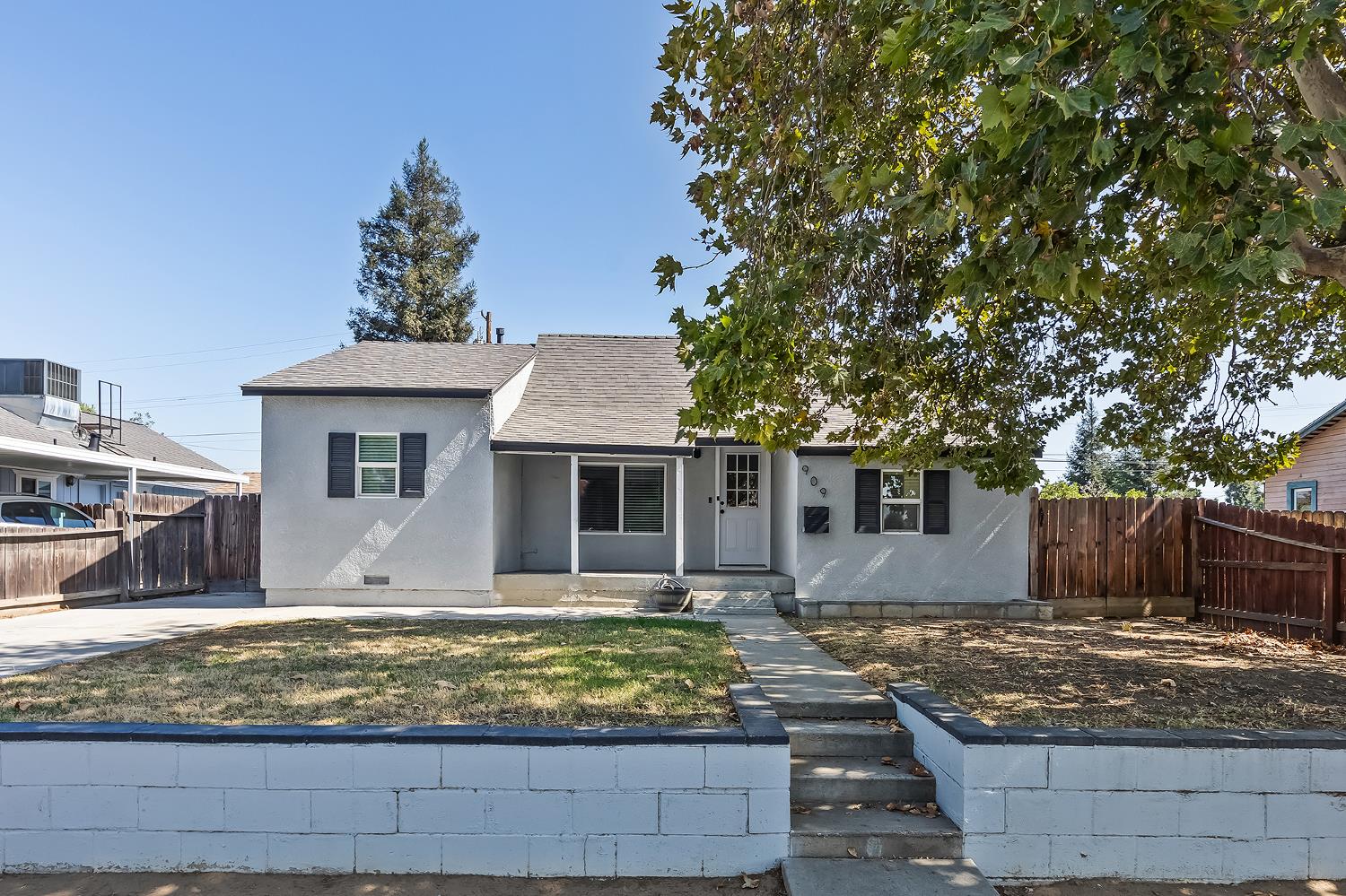 909 Dewitt, Clovis, CA 93612