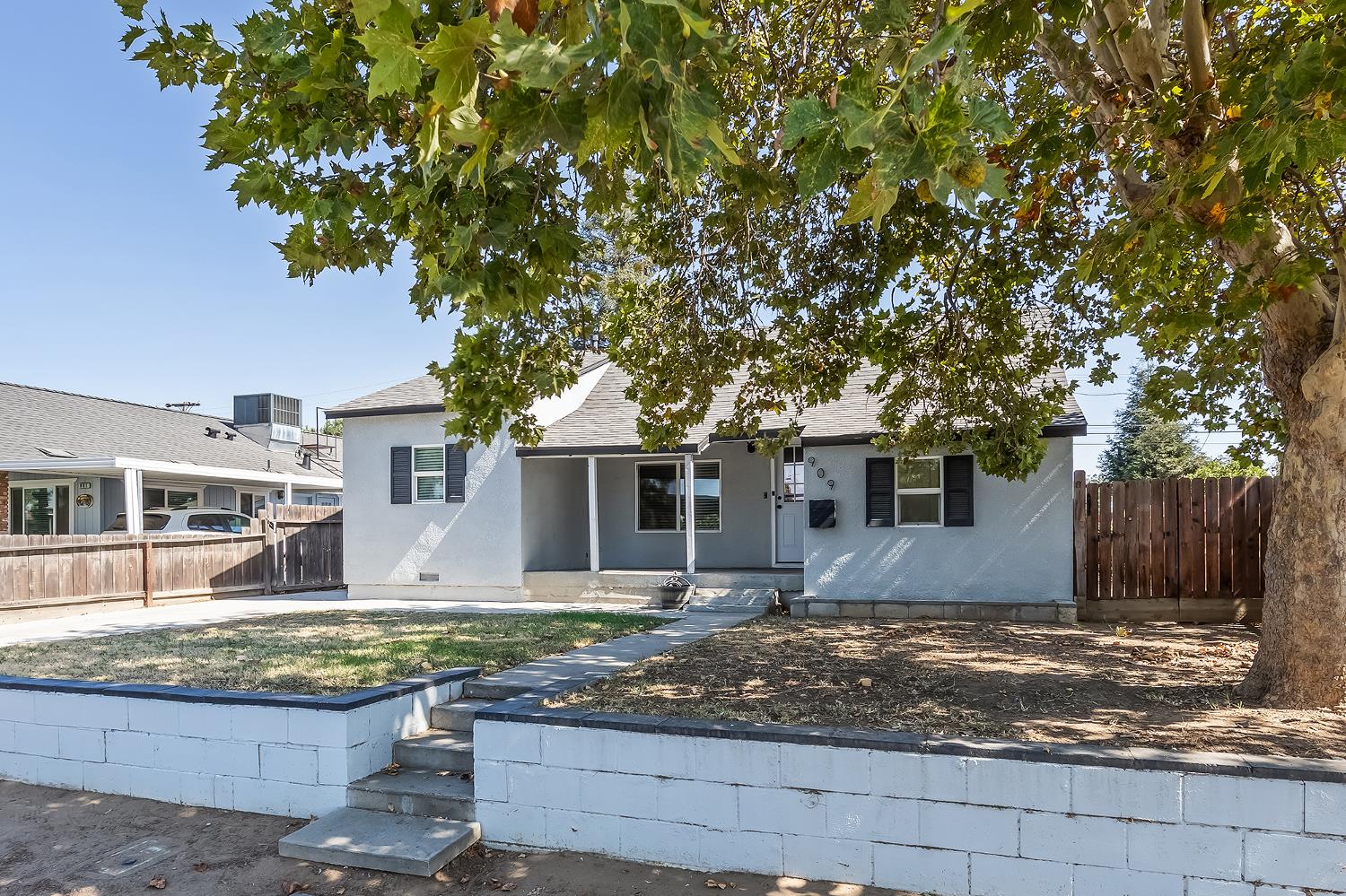 909 Dewitt, Clovis, CA 93612
