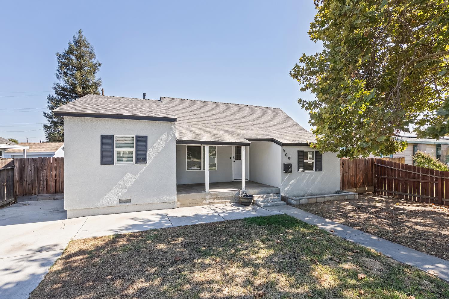 909 Dewitt, Clovis, CA 93612