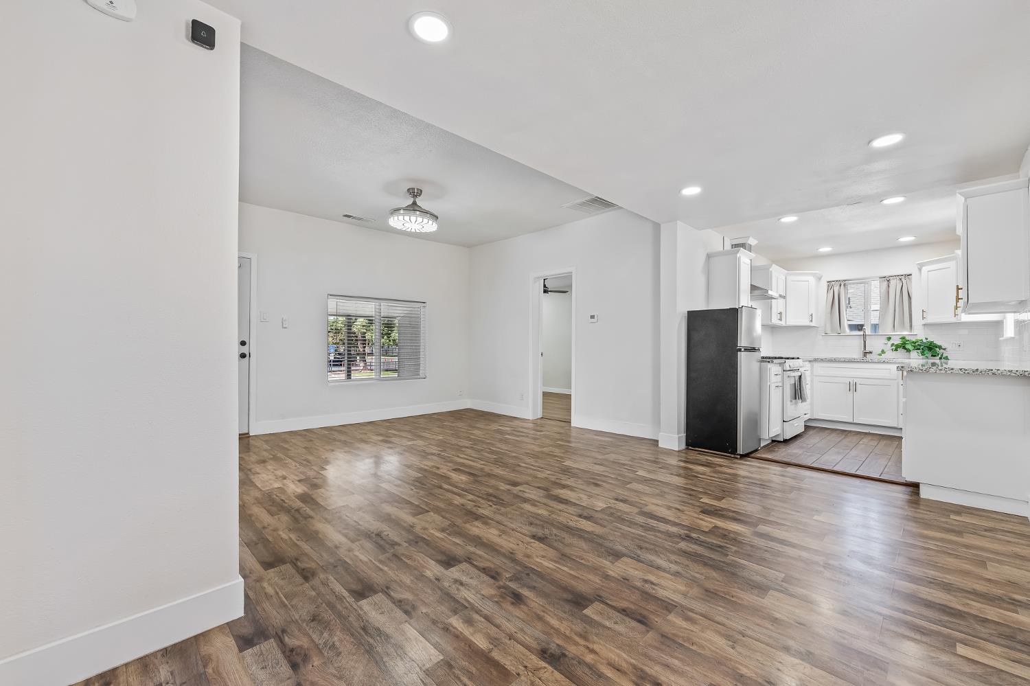 909 Dewitt, Clovis, CA 93612