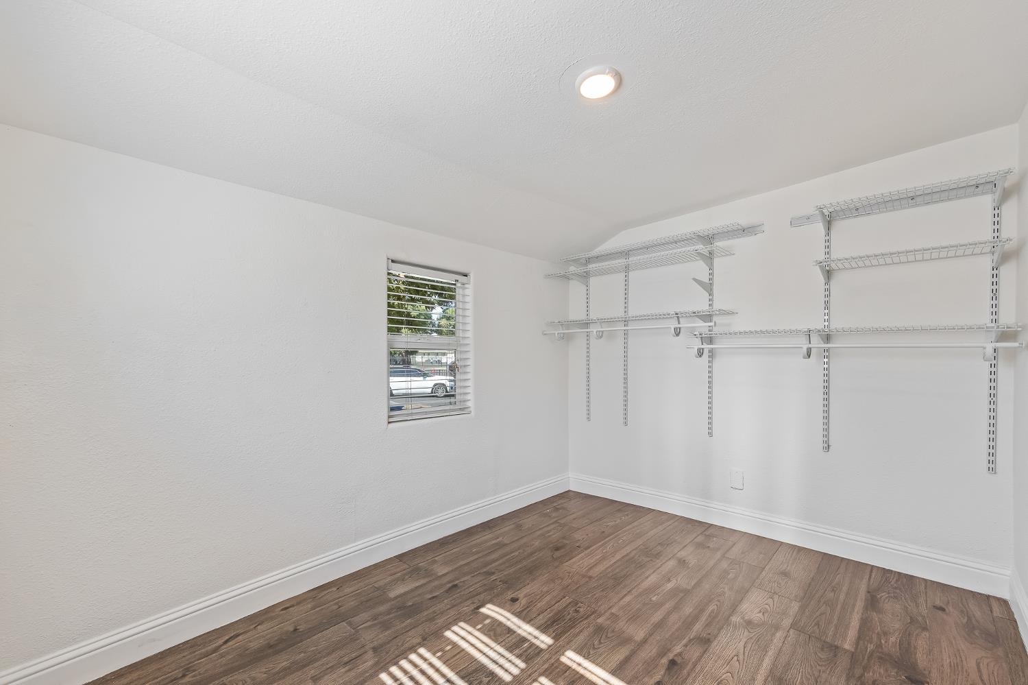 909 Dewitt, Clovis, CA 93612