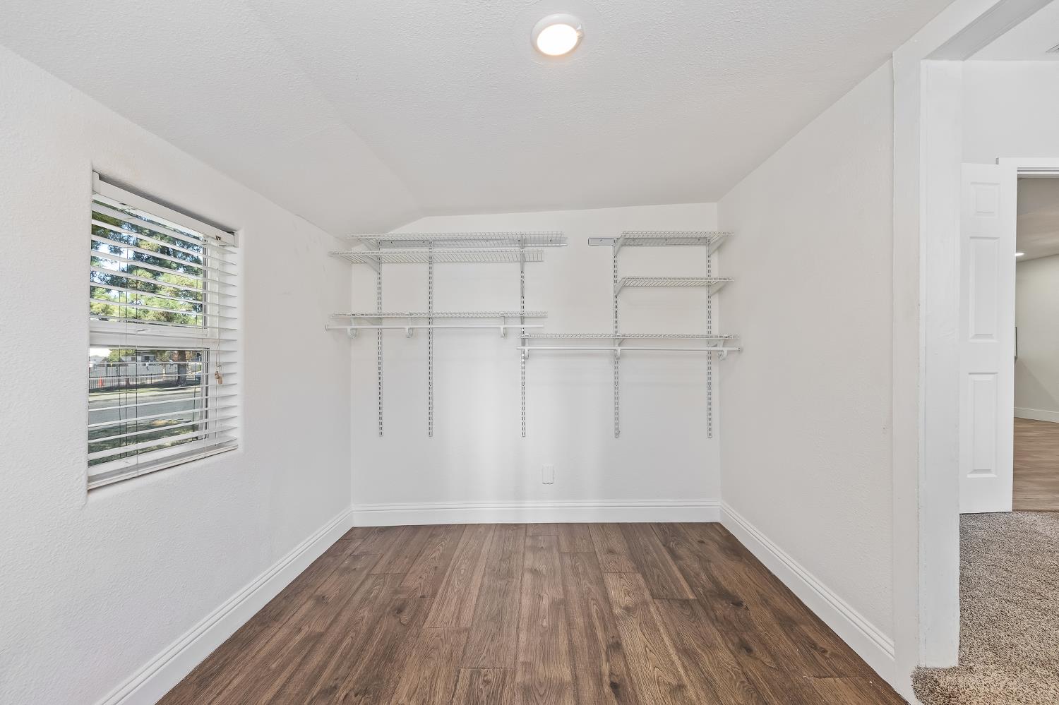 909 Dewitt, Clovis, CA 93612