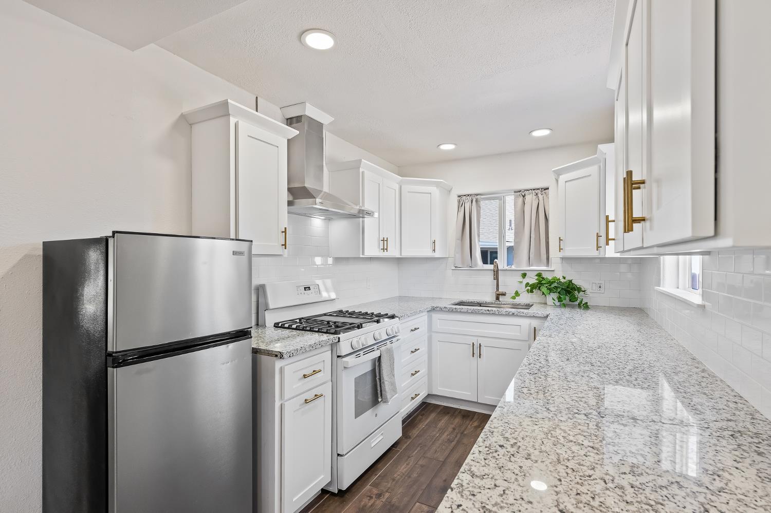 909 Dewitt, Clovis, CA 93612