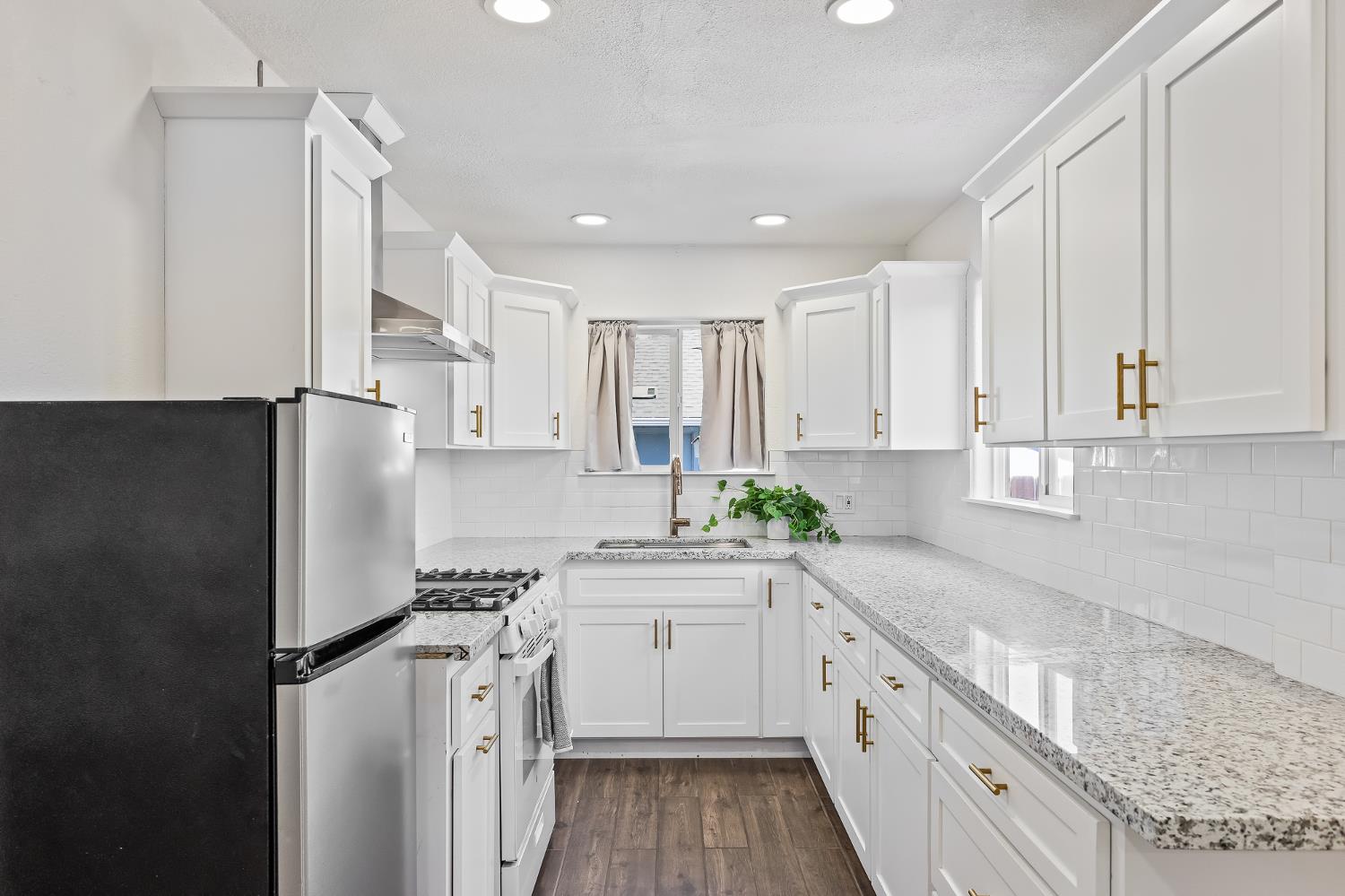 909 Dewitt, Clovis, CA 93612