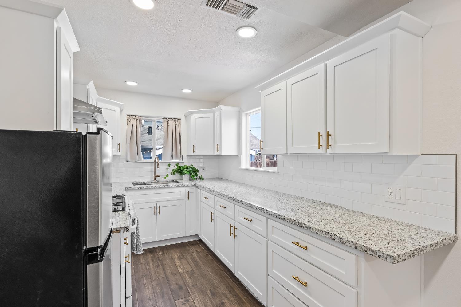 909 Dewitt, Clovis, CA 93612