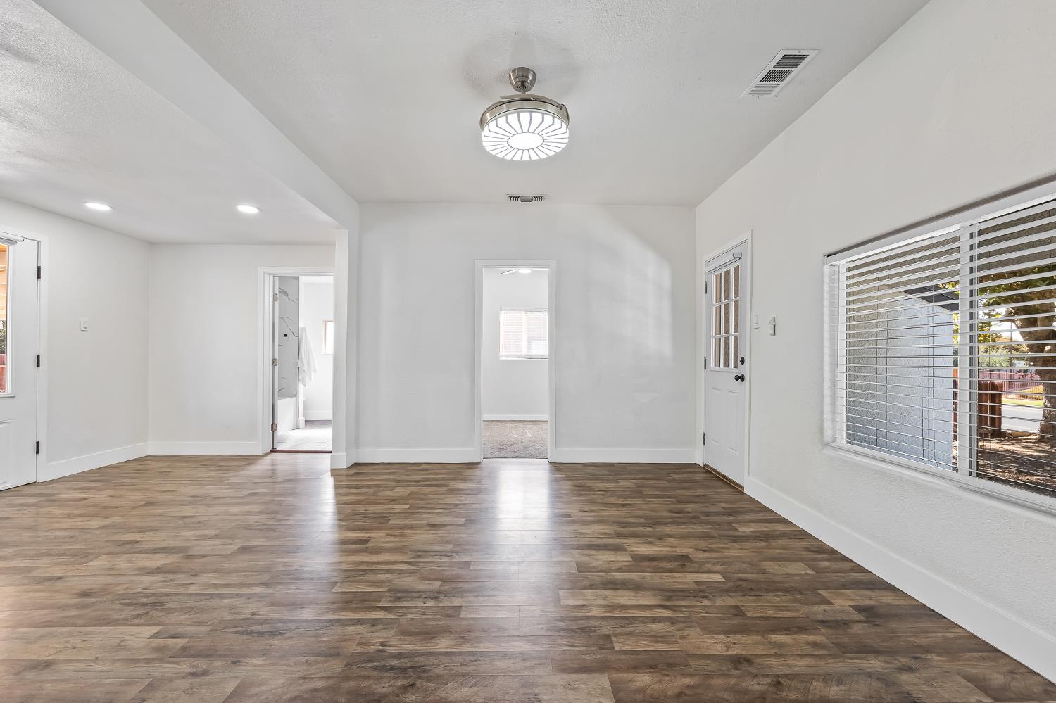909 Dewitt, Clovis, CA 93612