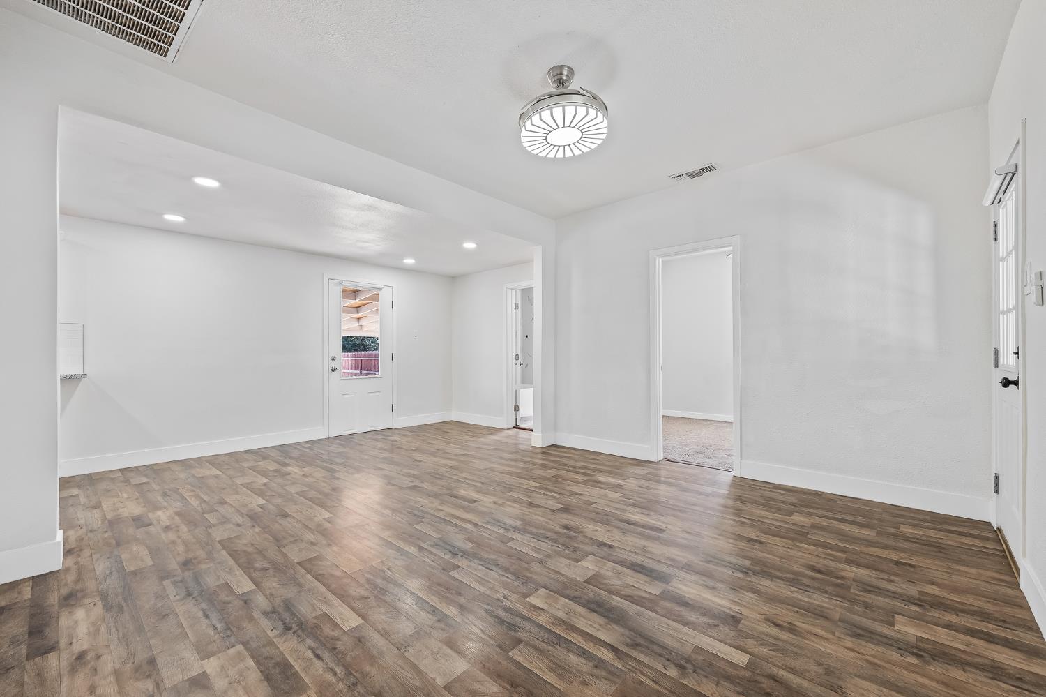 909 Dewitt, Clovis, CA 93612