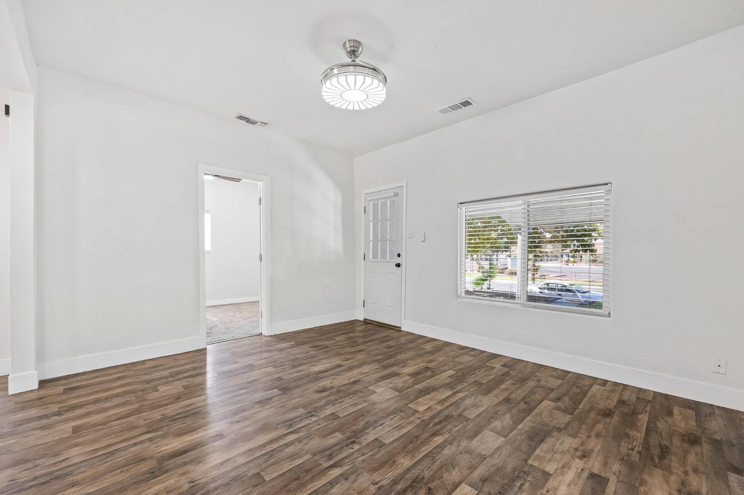 909 Dewitt, Clovis, CA 93612