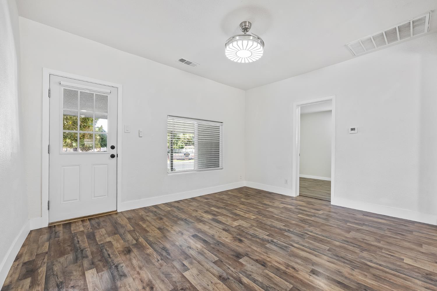 909 Dewitt, Clovis, CA 93612