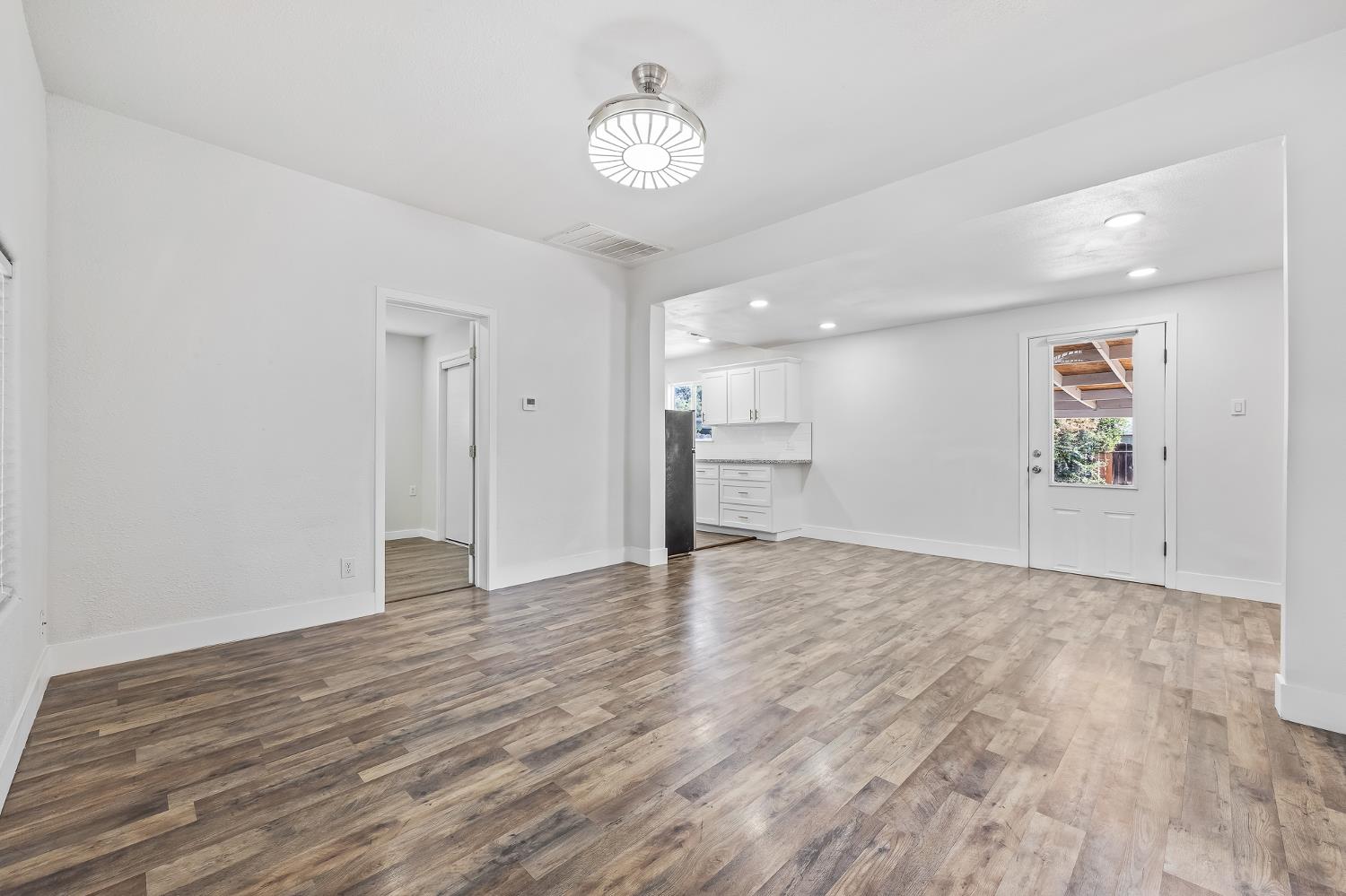 909 Dewitt, Clovis, CA 93612